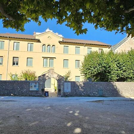 Gite D'Etape Et De Groupe Du Clos Saint Roch Viviers Eksteriør bilde