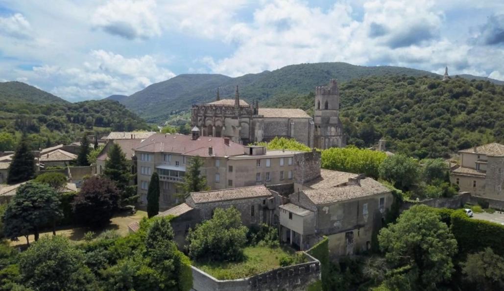 Gite D'Etape Et De Groupe Du Clos Saint Roch Viviers Eksteriør bilde