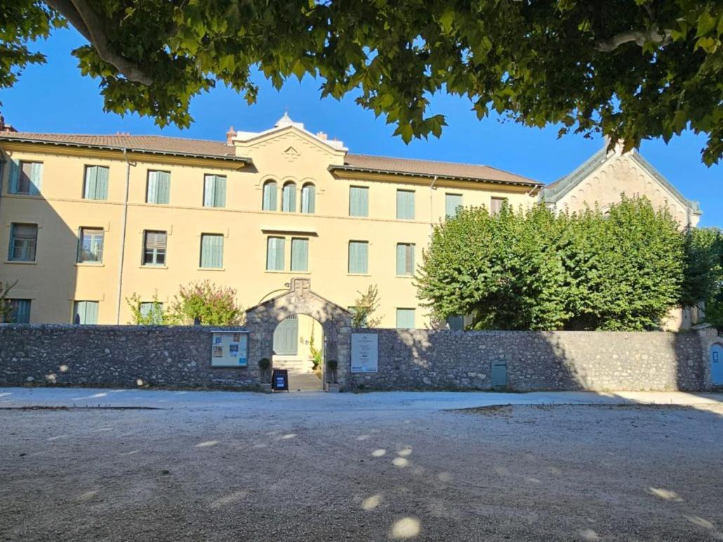 Gite D'Etape Et De Groupe Du Clos Saint Roch Viviers Eksteriør bilde